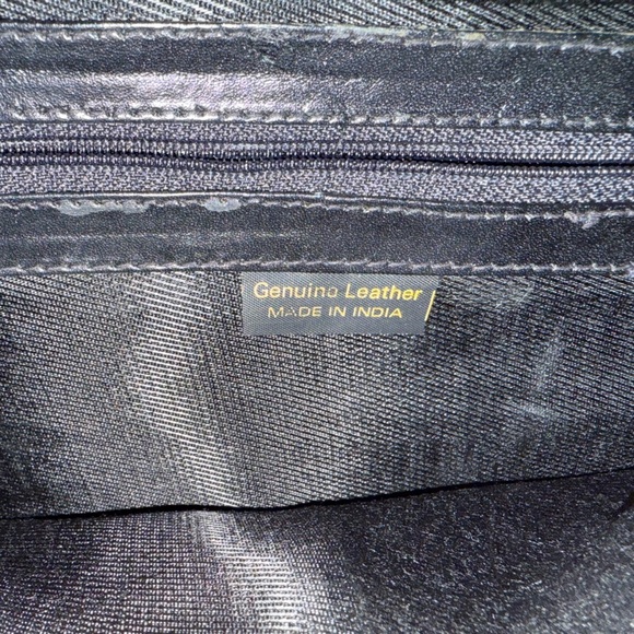 Vintage Kenneth Cole Genuine Leather Crossbody - Picture 5 of 7